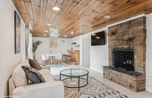 Blocks to Town, Game Room, Firepit, Huge Backyard - Photo 2