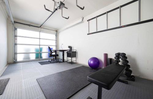 Central Location Gym Hot Tub Villa - Photo 7