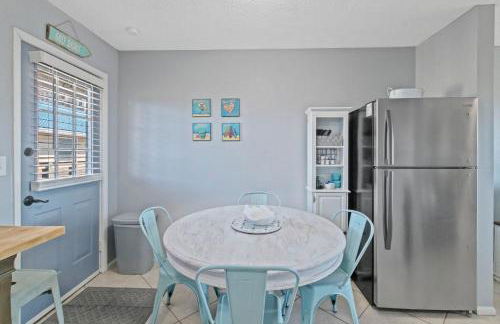 2BR Retreat with Pool, Near Beach and The Hangout - Photo 9