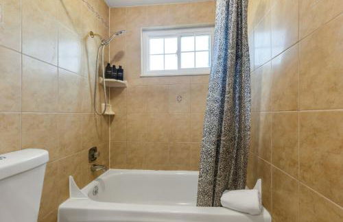 6BD Near DT - BBQ Grill, Games & Football Fun - Photo 21