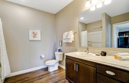 The Urban Oasis Garage Parking Walk-In Shower - Foto 45