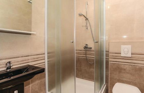 Lovely Home In Rumin With Kitchen - Foto 38