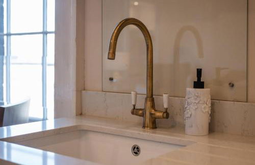 Stirling Townhouse Apartment Top - Photo 7