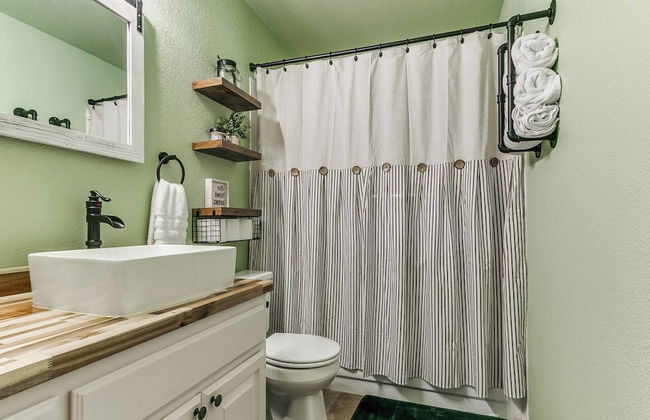 Serene Modern Farmhouse on 2 Acres - Foto 31