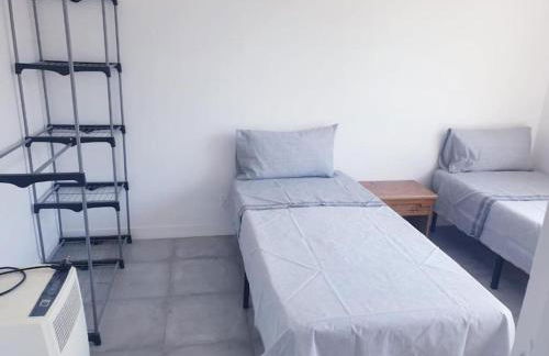 Grand Appartement, 2 ou 3 ou 4 pieces, tramway sur place, proche gare sncf St Augustin 5 min, aéroport à 7 min, plage ou Allianz riviera 10 min, palais nikaia 2 min , supermarché sur place, parking possible si disponible ou payant à 1000 metre - Foto 47