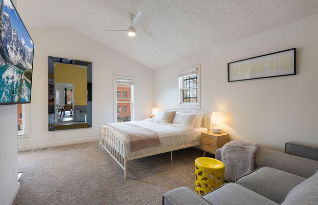 Pine Street Loft –Just steps from Old Town Square! - Photo 6