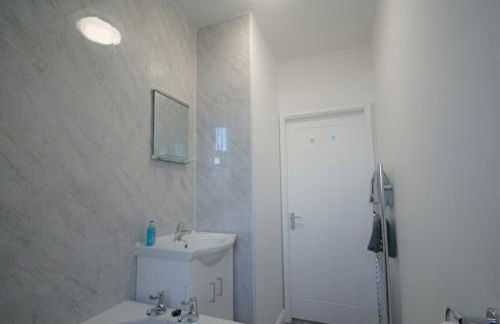 Charming 3-Bed House in Whitwell village - Photo 8