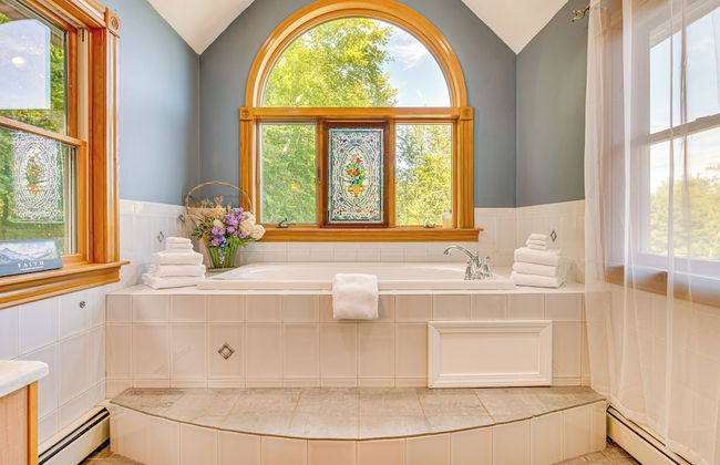 Spacious Belmont Home w/ Seasonal Pool & Grill - Foto 42