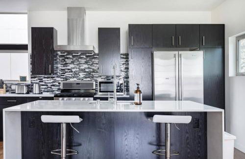 Urban Architectural Retreat with Rooftop Deck & Fi - Foto 36