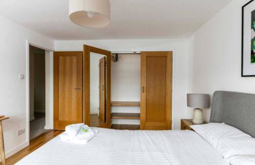 Spacious Modern Garden Family Home - Photo 6