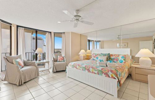 Oh Buoy! Catch the Breeze at This Beachfront Escape! Sleeps 8! - Foto 1