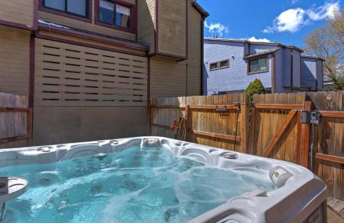 Stylish King Suite-FP-Hot Tub-Walk to All In OT - Foto 13