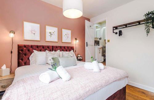 Beautiful Cozy Cottage in Sandbach by 53 Degrees Property, Sleeps 4 with FREE Parking - Photo 16