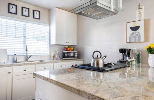 Charming Mid-Century Craftsman, Hot Tub with Serene Yard - Foto 42