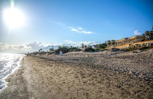 The Marbella Beachfront Gem - Photo 8