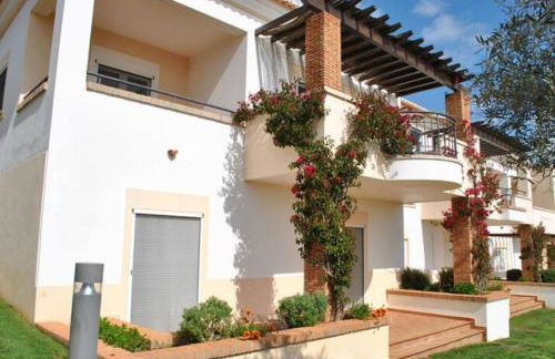 Lovely 3 Bedroom Villa with Pool in Great Location - Foto 2