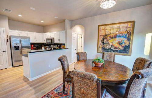 NEW Oak Lodge at Little Ranches 5 min to Square - Foto 9