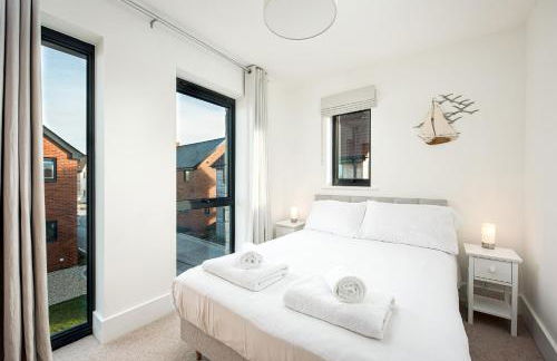 Lakeside property with spa access on a nature reserve Grays Cottage WI24 - Photo 3