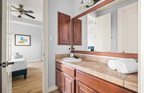 Lake Travis Family Retreat with Theater Game Room and BBQ 7 min from Marina - Foto 35