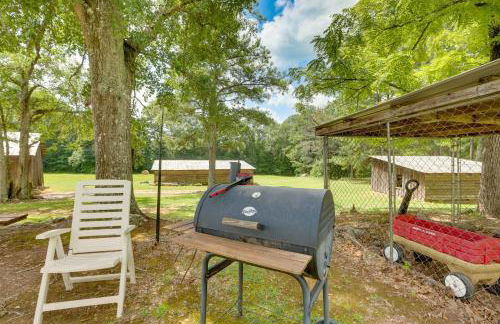 2 Mi to Lake Lineville Farmhouse with Fire Pit - Foto 25