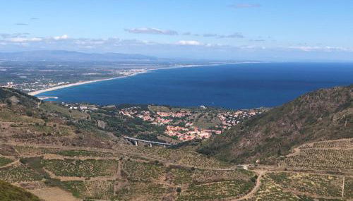 Location Vacances entre mer et montagnes - Photo 1