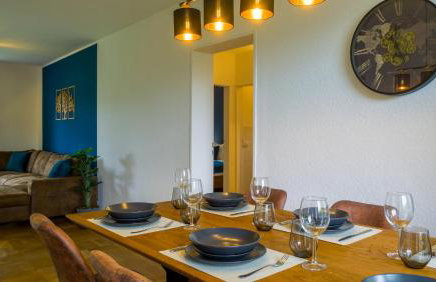 Groß, Modern, Zentrumsnah mit Parkplatz und Garten - Photo 10