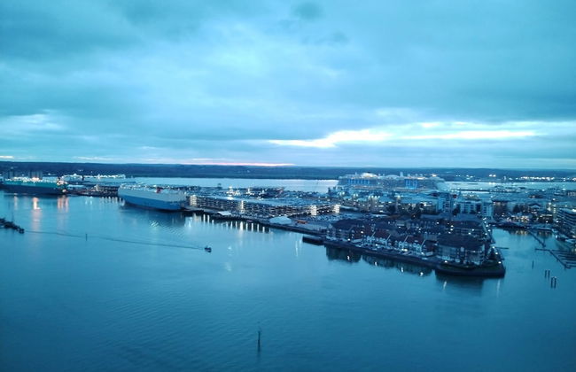 Southampton Waterside by Charles Hope - Photo 12