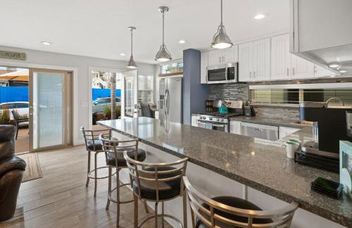 Stunning Beach Home - large patio, parking, ac & dog friendly! - Foto 14