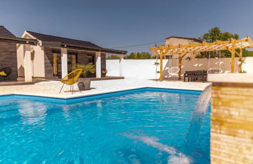 Unique Villa V with large pool - Photo 18