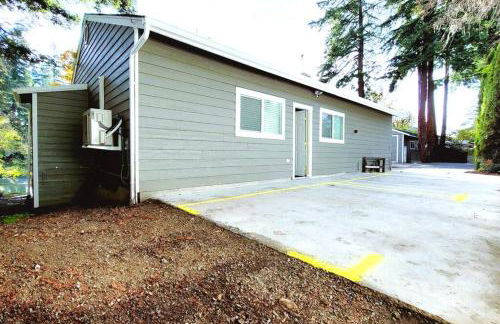 Tranquil Riverfront Retreat - Foto 50