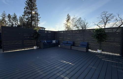 Stylish South Hill Retreat Queen Bed and Sofa Sleeper Full Kitchen Free Parking - Foto 24