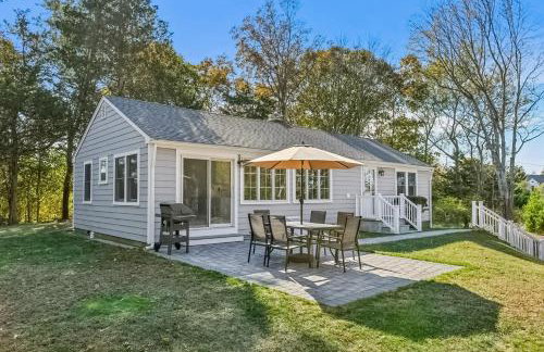Steps to Beach + Sunset Views! East Marion Home - Foto 1