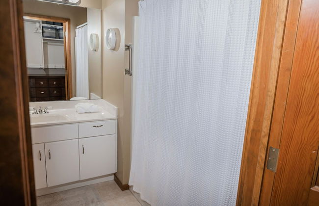 Waterfront 2BDR Condo in Grand Haven 110 - Foto 28