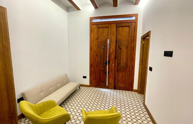 Los Angeles With 3 Bedrooms and 3 Bathrooms - Photo 2