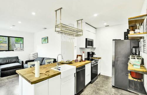 Lakefront Villa with Heated Pool Kayaks and Outdoor Fun - Foto 28