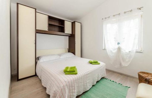 3 Bedroom Nice Apartment In Miskovici - Foto 16