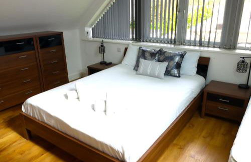 Luxury Pamper Home Hot Tub & Sauna Ladies Retreat - Photo 22