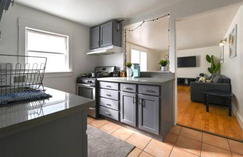 Front House 3 bedroom flat nice street, walk to BART, shops - Photo 25