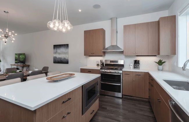 Luxe 4bdr w/ Balcony & Parking, 10 Mins to Broadway 9th Avenue by Avantstay - Foto 8