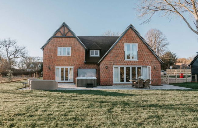 Hayward House Hot Tub Large Garden - From 1100 Per Night - Foto 2