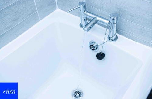 2ndHomeStays-Walsall- A Charming 3-Bed Home with Landscape View - Suitable for Contractors and Families -Large Parking for 3 Vans - Sleeps 7- 7 mins to J10 M6 and 21 mins to Birmingham - Foto 36