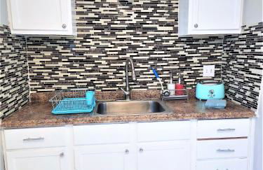 Experience Galveston- Only 1 Block to Beach & Pleasure Pier- 2BED 2Bath-6Beds-7 Minutes to Cruise Port-CasaAzul-2605A- - Foto 24