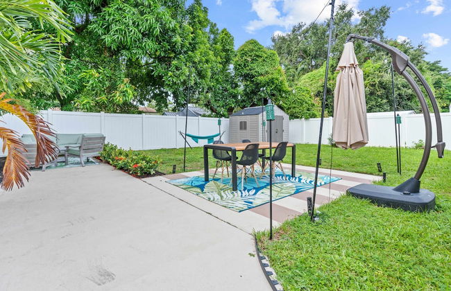 Arthaus- Fully Stocked Kitchen and Fenced Yard - Foto 29