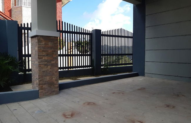 Restful 3BR Hillside Duplex - Foto 34