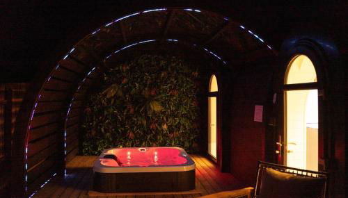 Luxury Glamping Tali Pod Escape with Private HotTub - Foto 5