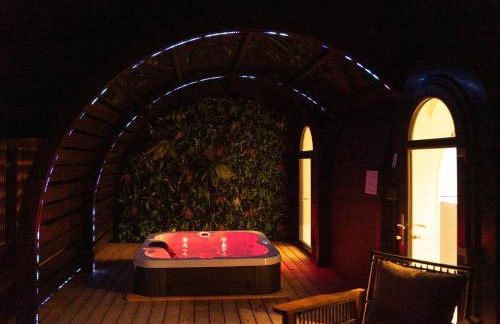 Luxury Glamping Tali Pod Escape with Private HotTub - Foto 5