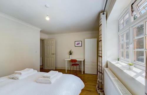 Duplex Redhill town centre Apt by Livingo Stays - Foto 3