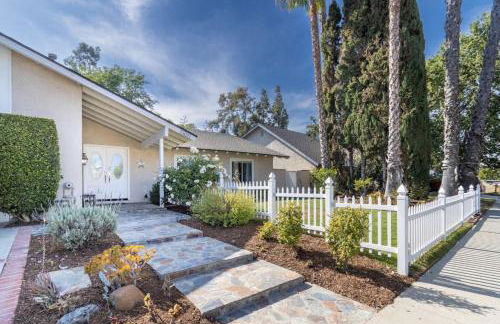 Stunning 4 Bedroom 1 Level- Pool, Spa, Grass Yard, Fire Pit, Garage, BBQ - Foto 25