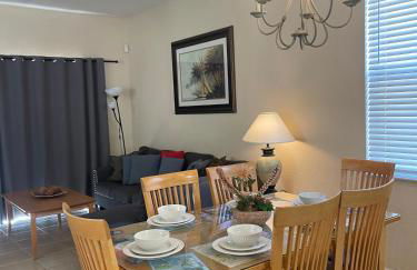 Spacious 4 BR Townhouse with 2 King Size Master Bedrooms, 3 miles to Disney, Free WiFi and Free Parking - Foto 46