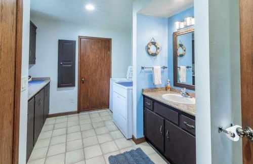 Waterfront Home with Dock Sleeps 8 - Foto 45